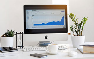 你说有意思不？曼联没有参加欧冠，欧冠赛场却满眼都是曼联球员！